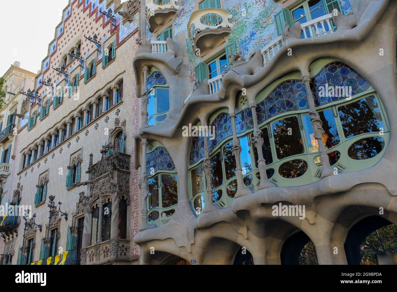 Architettura di un edificio residenziale nello stile di Gaudi , Barcellona, Spagna Foto Stock