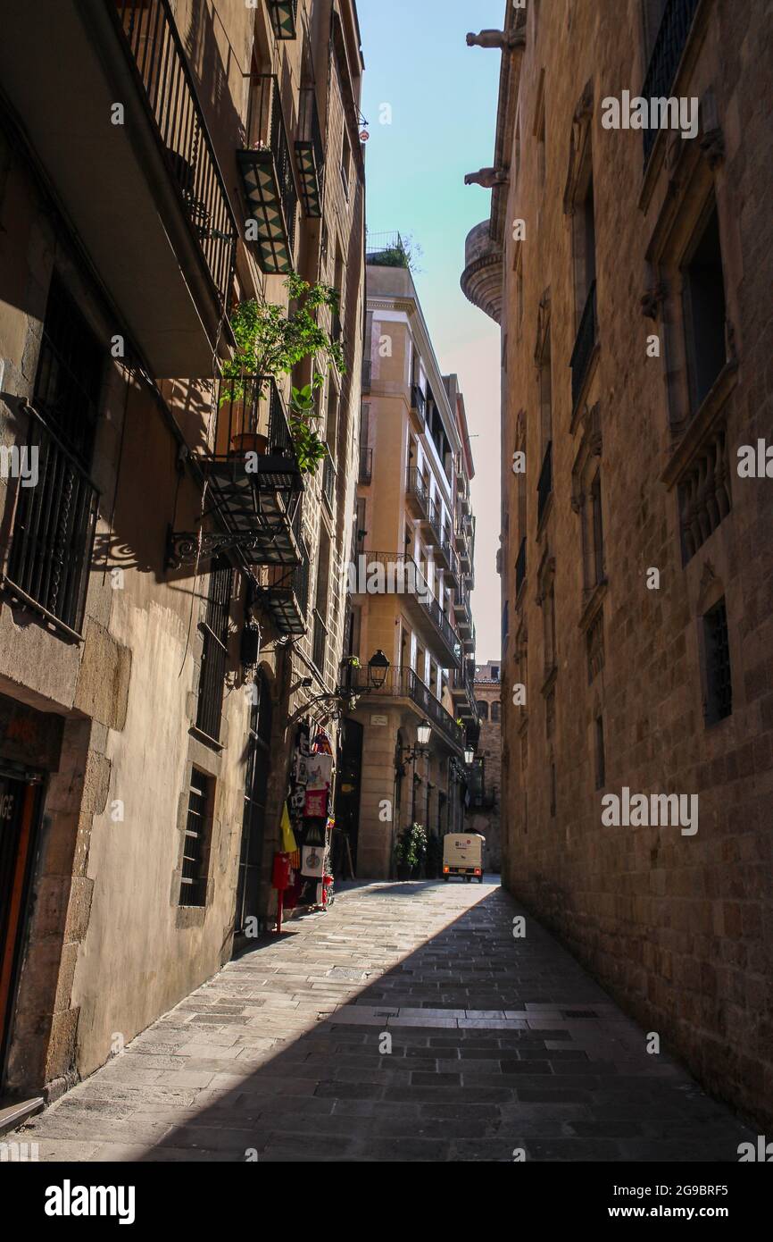 BARCELLONA, SPAGNA - OTT 24, 2019. Antica architettura medievale delle strade di Barcellona Foto Stock