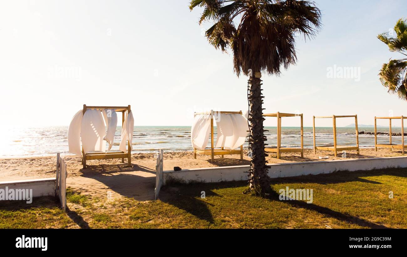 Bellissima spiaggia per una vacanza in Albania. Mare Adriatico. Foto Stock