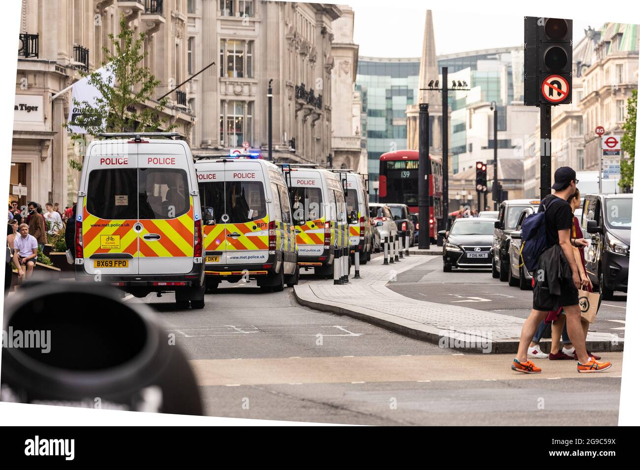 Londra lungo Regent's Street e Shopping Bags Foto Stock