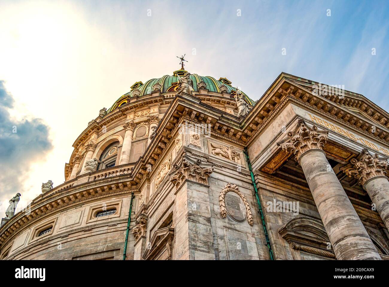 Esterno della chiesa di Frederik (Frederik Kirke) conosciuta come la chiesa di marmo (Marmorkirken), una chiesa evangelica luterana a Copenhagen, Danimarca Foto Stock