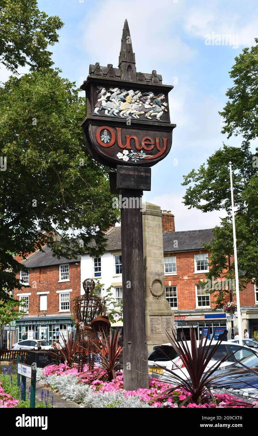 Cartello Olney Town nella piazza del mercato. Foto Stock