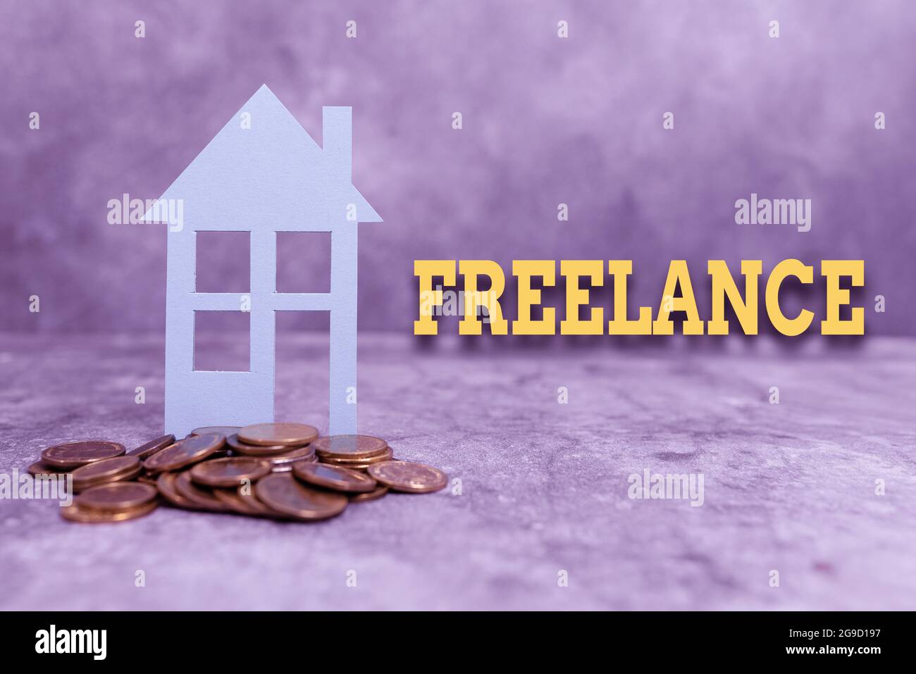 Ispirazione che mostra segno Freelance. Vetrina di affari che lavora a diverse aziende piuttosto che essere costantemente presentare Brand New House, vendita a domicilio Foto Stock