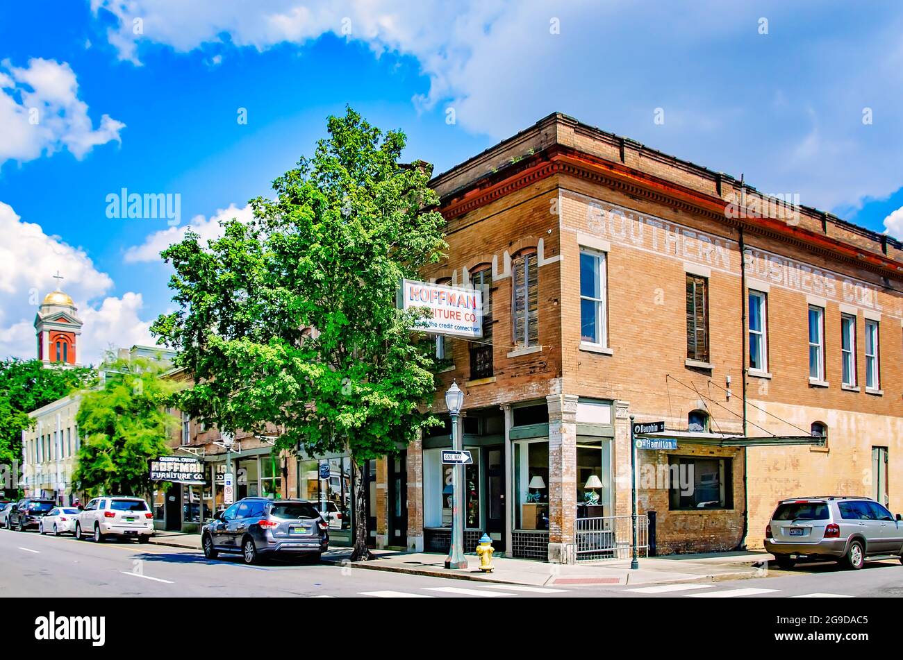 La Hoffman Furniture Company è raffigurata all'intersezione di Dauphin Street e North Hamilton Street, 23 luglio 2021, a Mobile, Alabama. Foto Stock