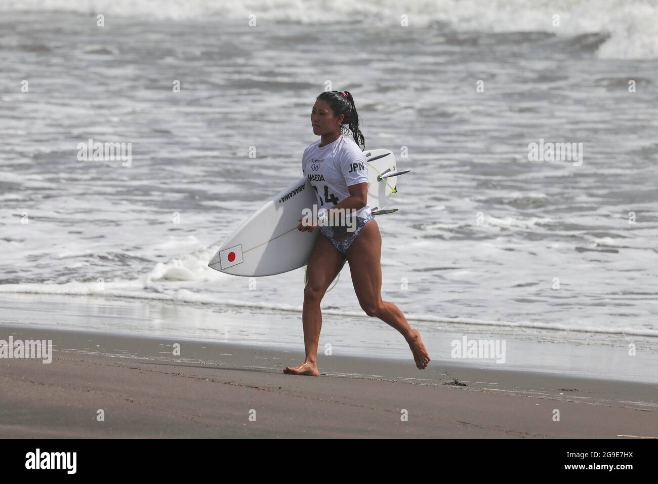 Chiba, Giappone. 26 luglio 2021. Mahina Maeda(JPN) Surfing : Women's Round 3 durante i Giochi Olimpici di Tokyo 2020 alla spiaggia di Tsurigasaki Surfing a Chiba, Giappone . Credit: KONDO/AFLO/Alamy Live News Foto Stock
