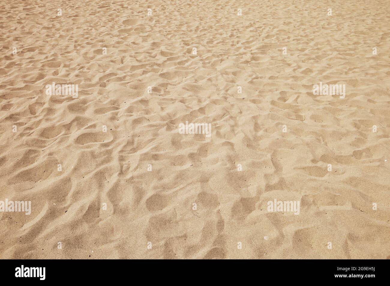 Spiaggia di sabbia sullo sfondo Foto Stock