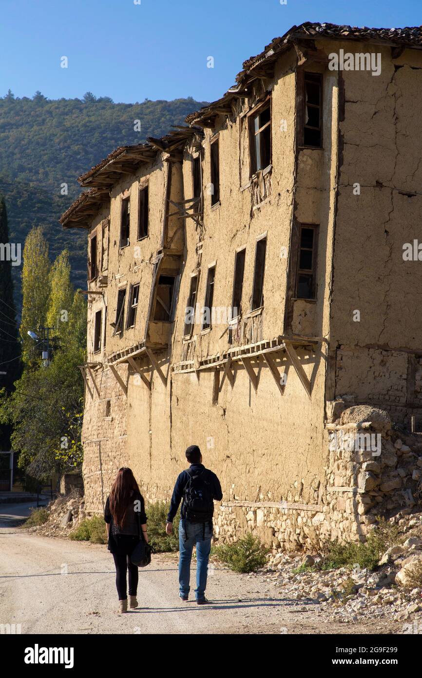 Osmaneli,Bilecik/Turchia - 27.10/2013 : Città Vecchia, vista strada con case storiche Foto Stock