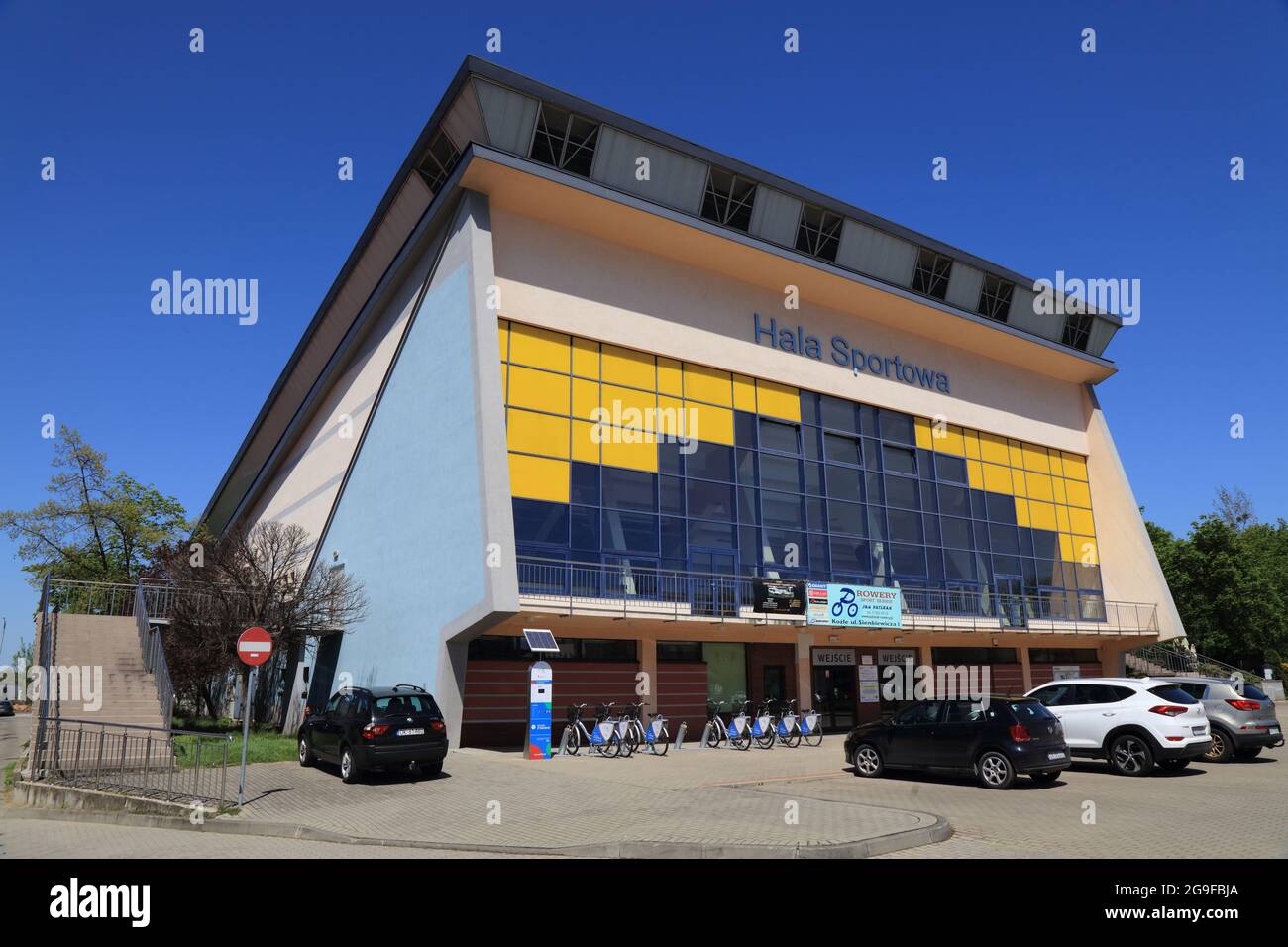 KEDZIERZYN-KOZLE, POLONIA - 11 MAGGIO 2021: Arena sportiva al coperto a Kedzierzyn-Kozle, Polonia. Kedzierzyn-Kozle è la seconda città più grande della provincia di Opole. Foto Stock