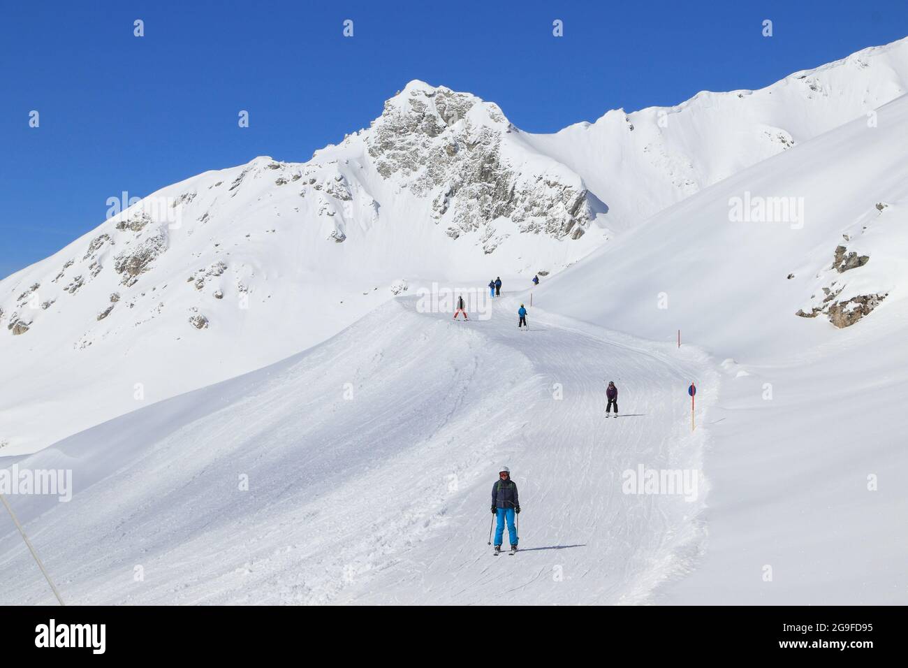 MAYRHOFEN, Austria - 12 Marzo 2019: la gente visita Mayrhofen ski resort in Tirolo, Austria. Il resort si trova nella valle Zillertal di Central Foto Stock