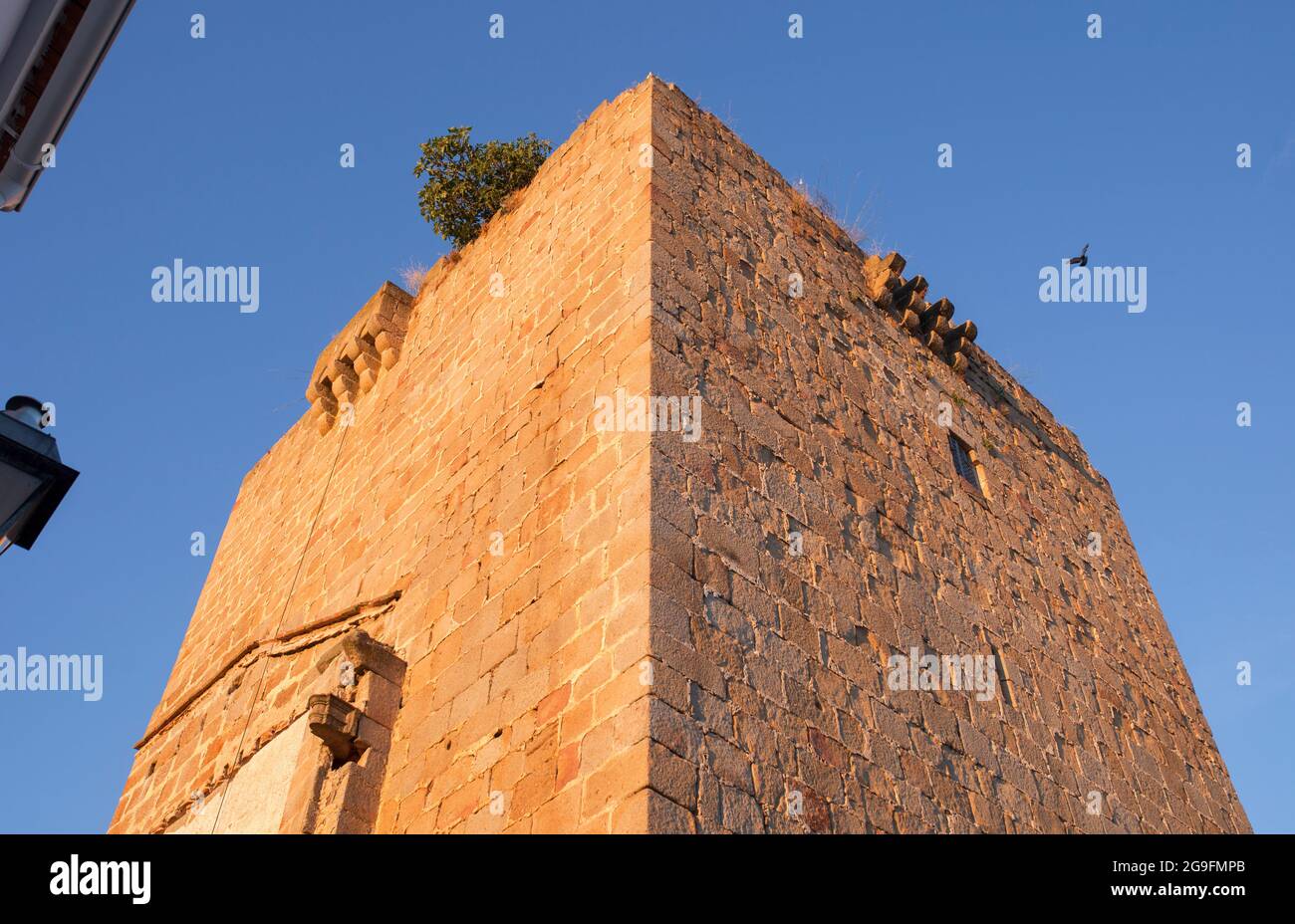Galisteo, bellissima città murata dalla valle dell'Alagon. 15 Palazzo-fortezza. Extremadura, Spagna Foto Stock