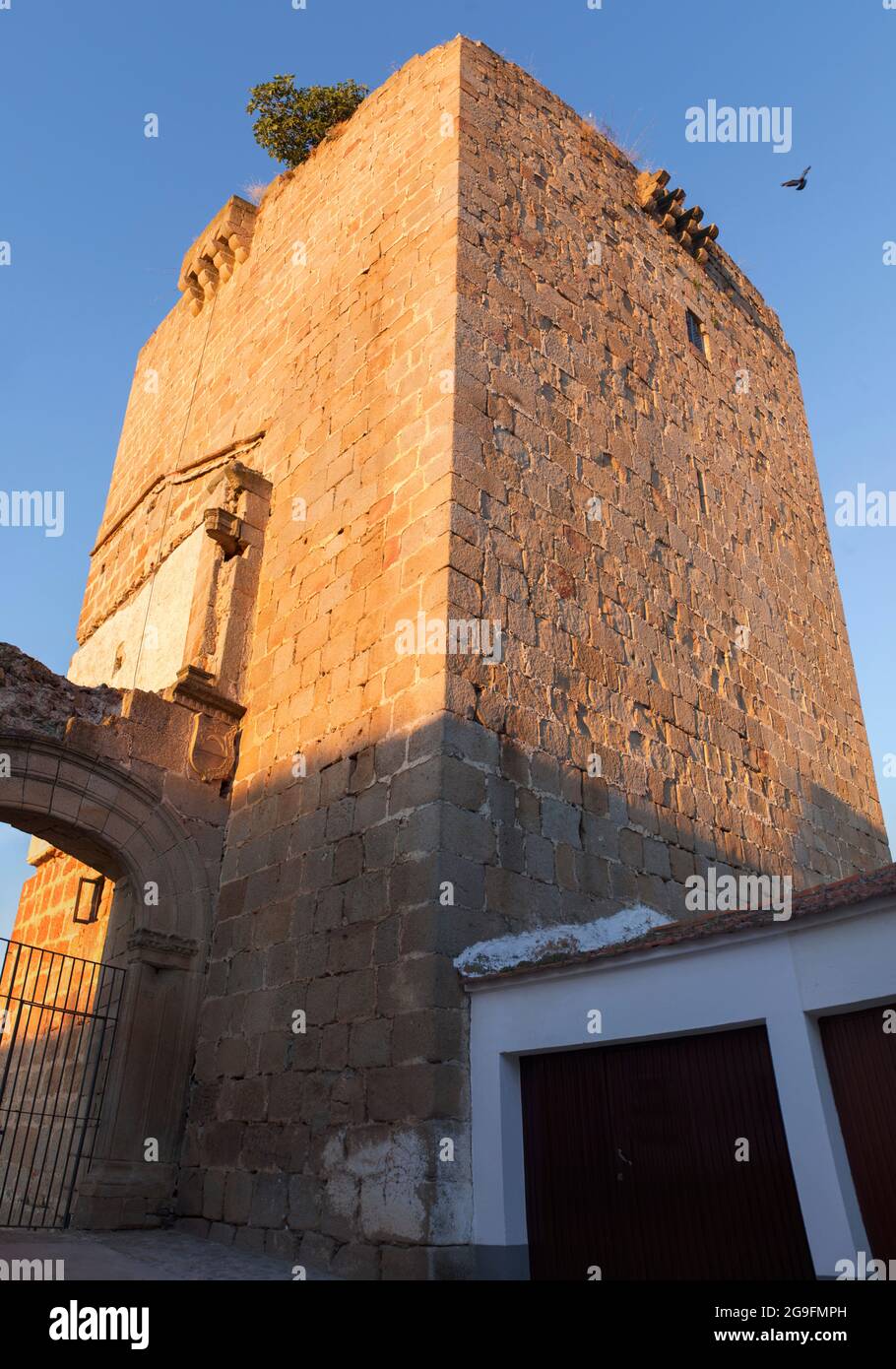 Galisteo, bellissima città murata dalla valle dell'Alagon. 15 Palazzo-fortezza. Extremadura, Spagna Foto Stock