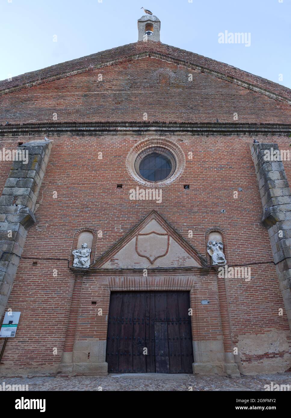 Chiesa di nostra Signora dell'Assunzione a Galisteo, bella città murata dalla Valle dell'Alagona, Estremadura, Spagna Foto Stock