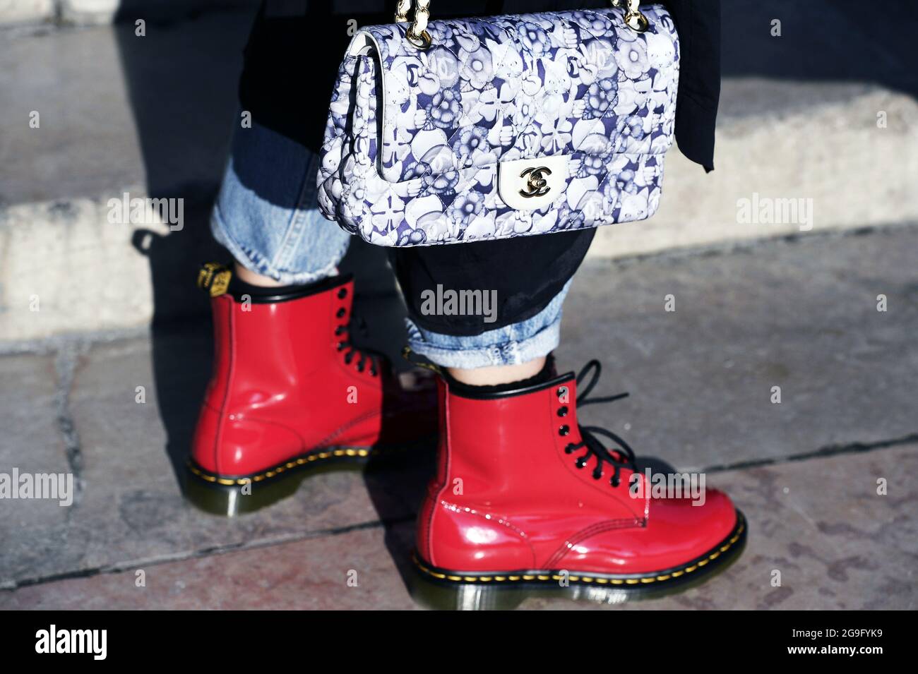 Red Doc Martens Immagini e Fotos Stock - Alamy