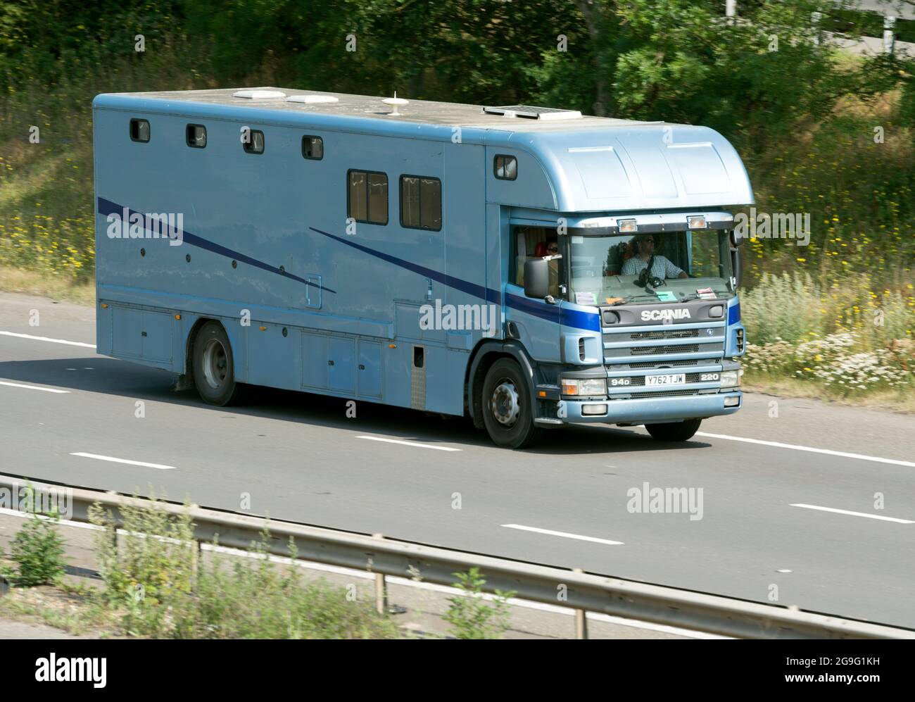 Un van per cavalli sulla autostrada M40, Warwickshire, Regno Unito Foto Stock