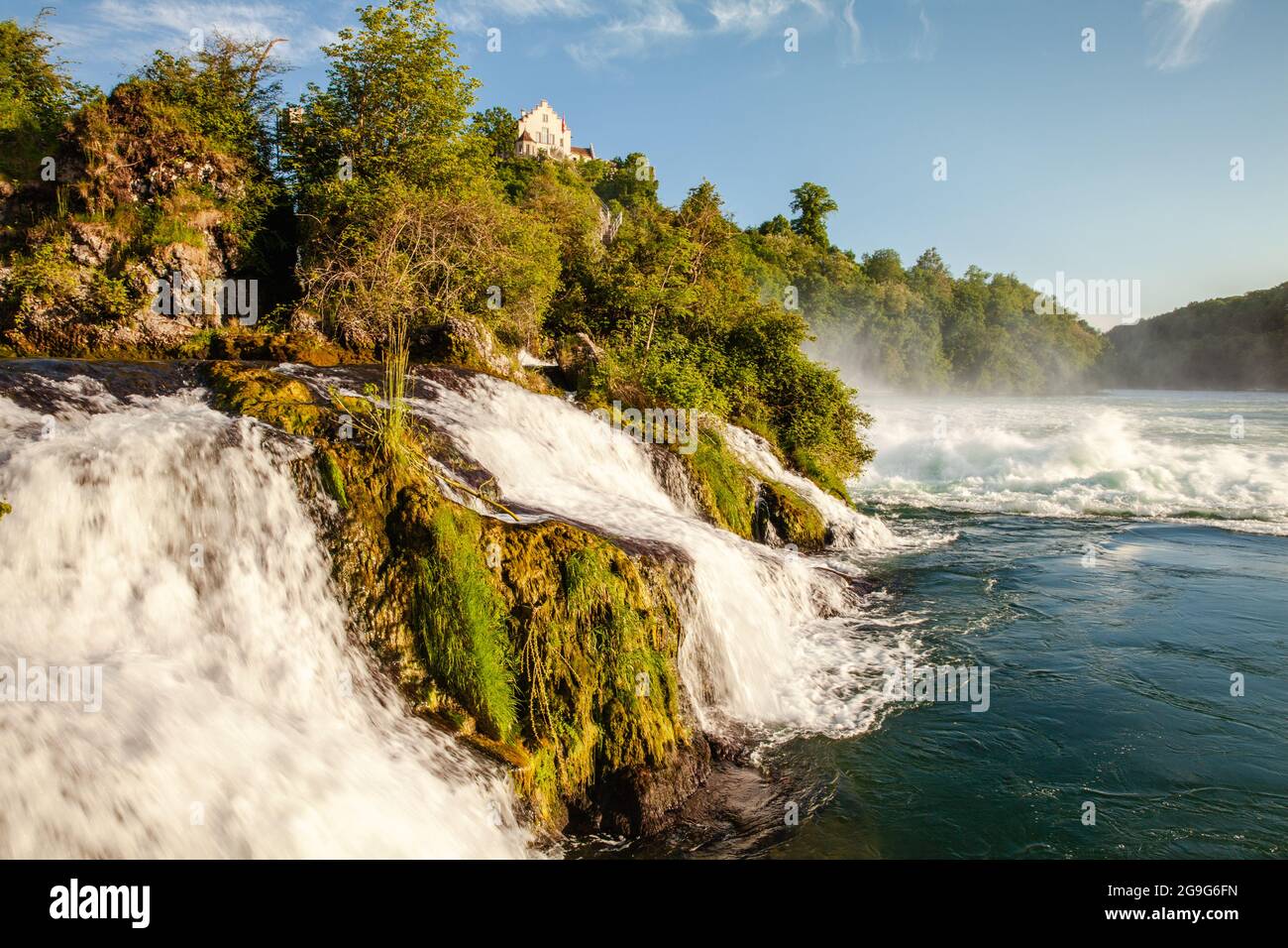 Cascate del Reno e Castello di Laufen a Schaffhausen, Svizzera Foto stock -  Alamy