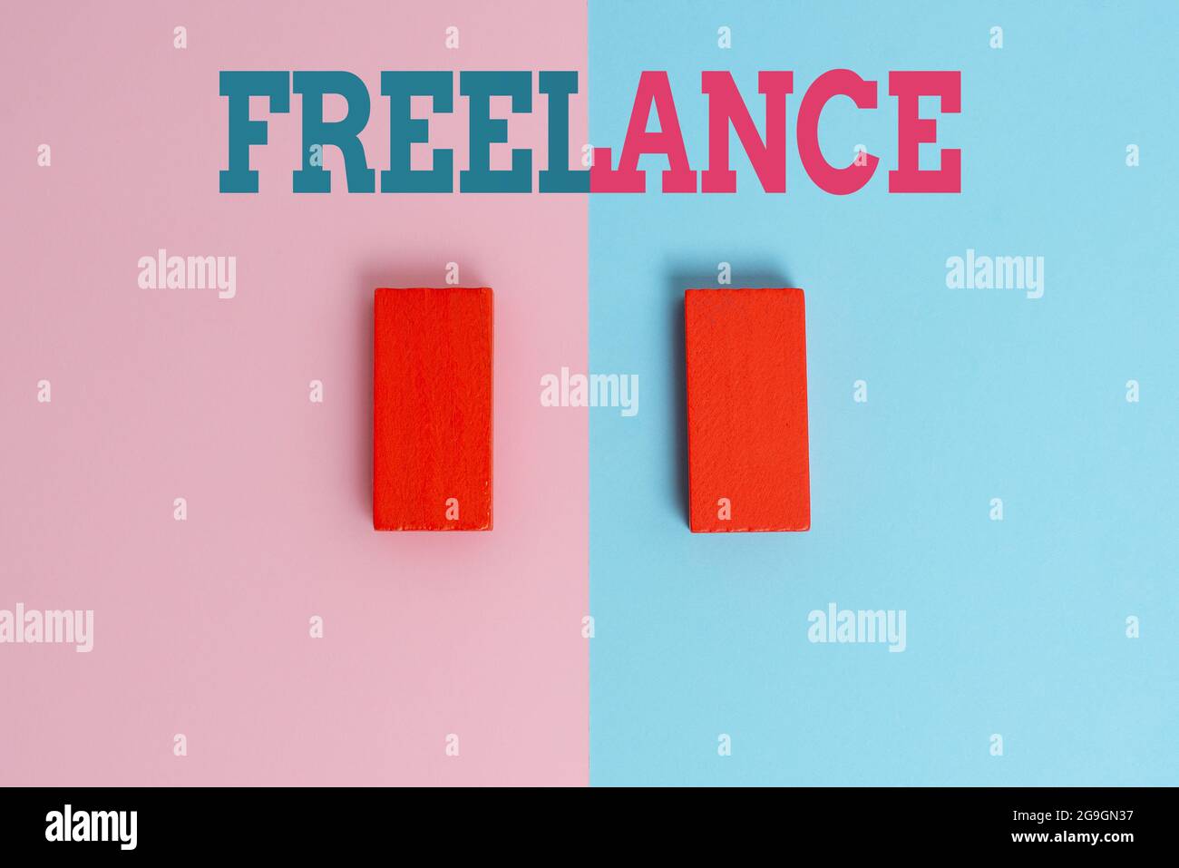 Didascalia di testo che presenta Freelance. Parola per lavorare a ditte differenti piuttosto che essere permanentemente due oggetti disposti rivolti verso l'interno verso l'esterno su a. Foto Stock