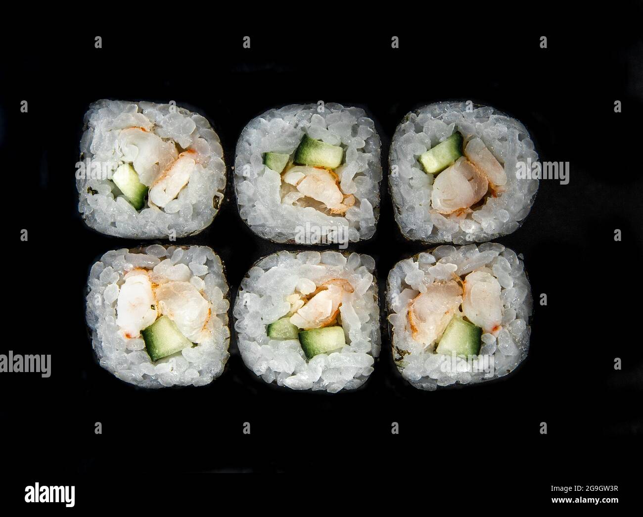 Foto per il menu. Involtini giapponesi con vista dall'alto del cetriolo Foto Stock