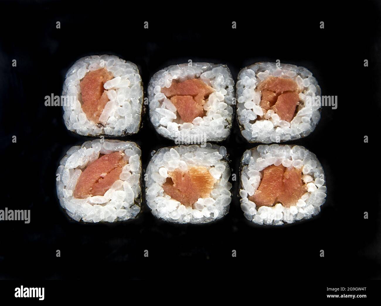rotoli isolati su sfondo nero. Foto per il menu. Foto Stock