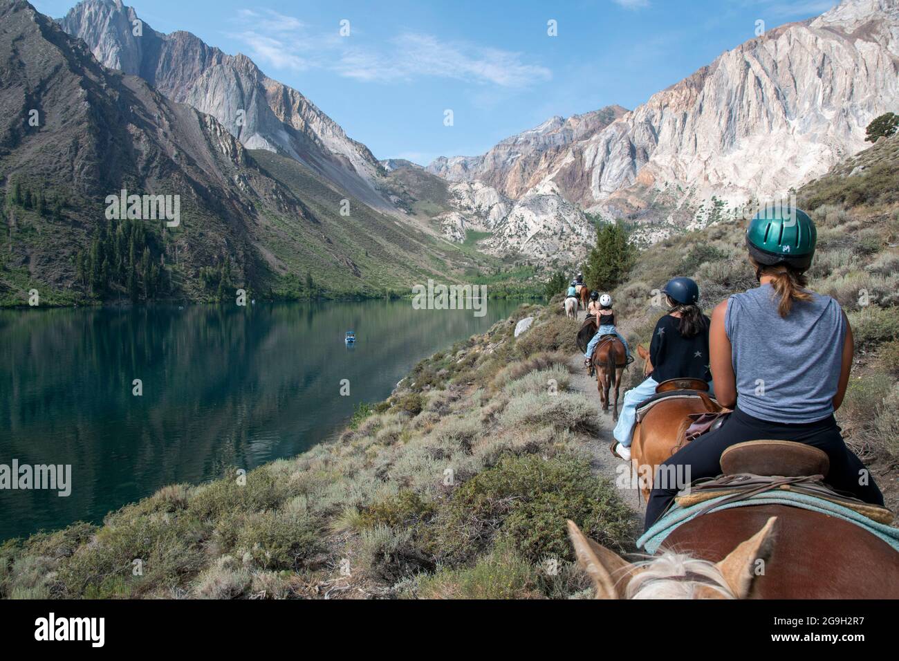 È possibile fare un giro a cavallo presso la stazione dei pacchetti presso il lago Convict nella contea di Mono, CA, Stati Uniti d'America, che vi offre una vista meravigliosa sulle montagne. Foto Stock