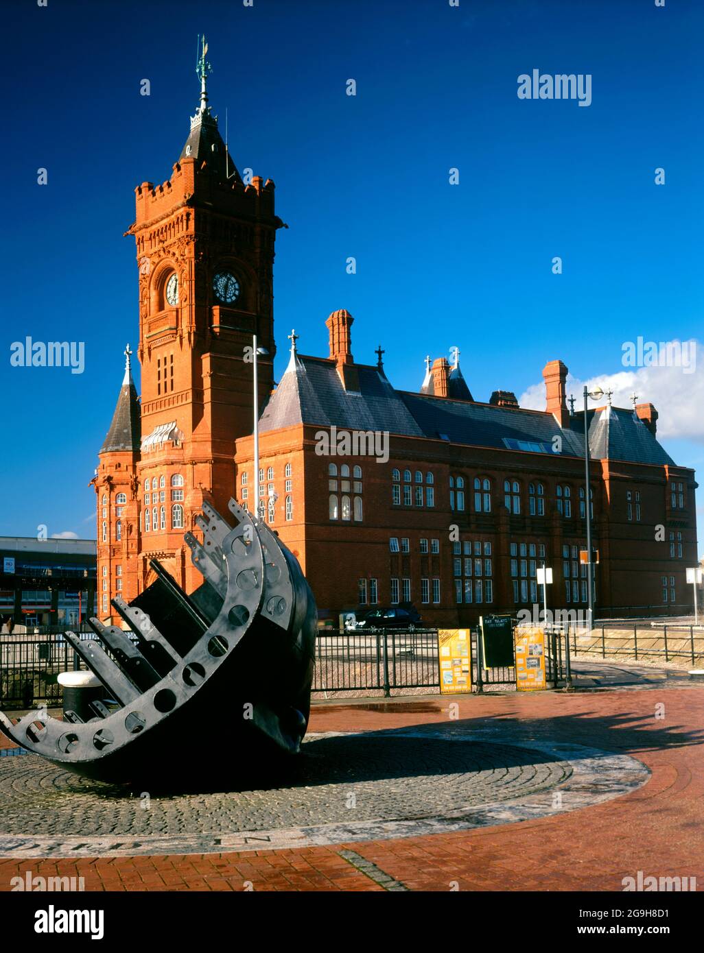Vittoriano Edificio Pierhead e marittimo mercantile's War Memorial, la Baia di Cardiff, Cardiff, Galles del Sud. Foto Stock