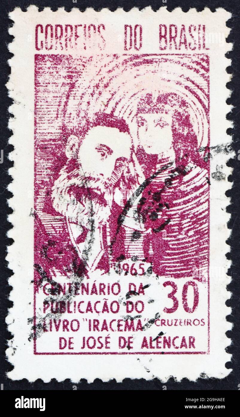 BRASILE - CIRCA 1965: Un francobollo stampato in Brasile mostra Jose de Alencar e la principessa indiana, centenario della pubblicazione di Iracema, circa 1965 Foto Stock