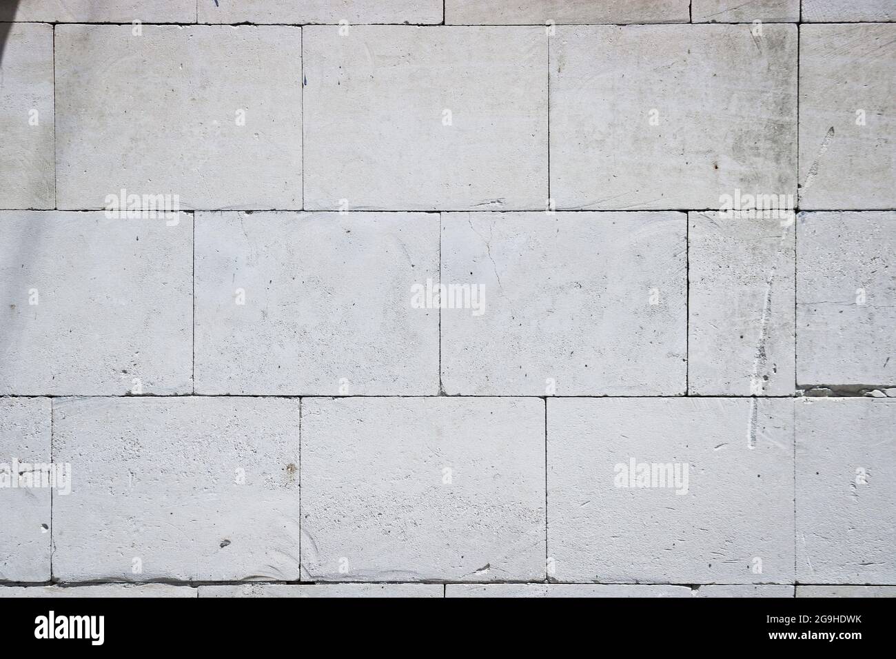 Sfondo astratto di blocchi di cemento bianchi. Marmo bianco mattone texture. Foto Stock