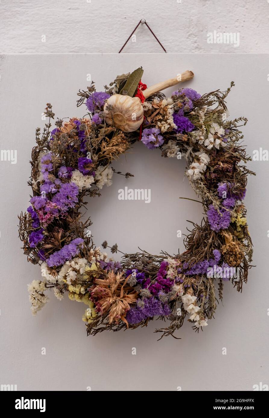 Ghirlanda di fiori naturali immagini e fotografie stock ad alta risoluzione  - Alamy