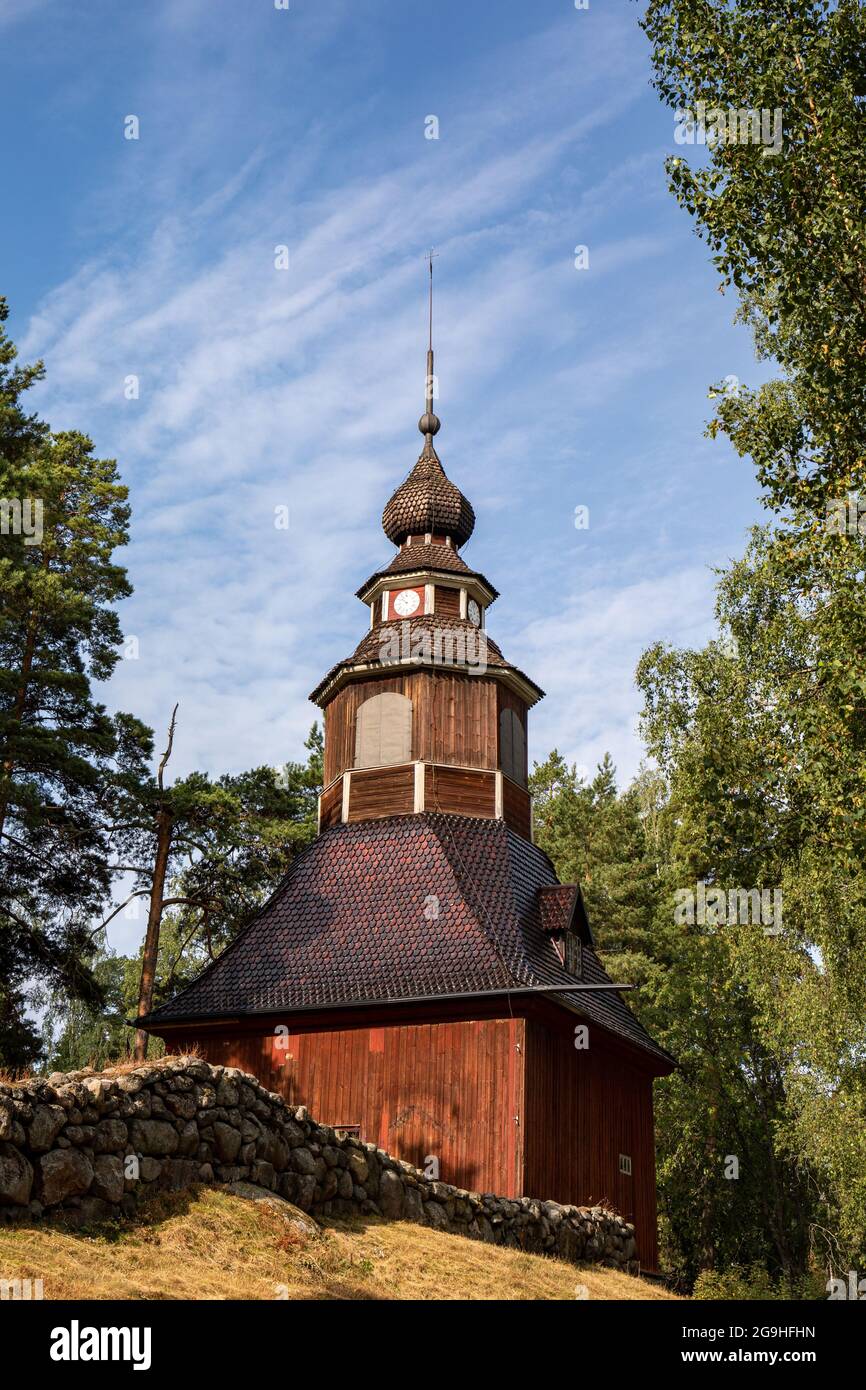 Il campanile della chiesa di Karuna (1767) da Sauvo al Museo all'aperto Saurasaari di Helsinki, Finlandia Foto Stock