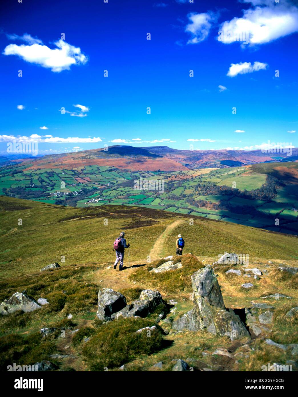 Vista delle Black Mountains dalla cima del Sugarloaf, Brecon Beacons National Park, Abergavenny, Monmouthshire, Galles. Foto Stock