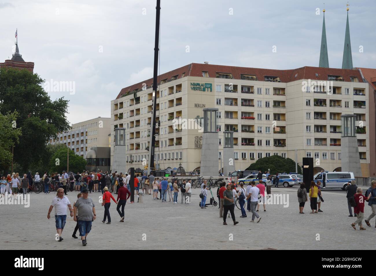 La ripresa del film d'azione "Retribution" sul Rathausbrücke (ponte) a Berlino, Germania - 22 luglio 2021. Foto Stock