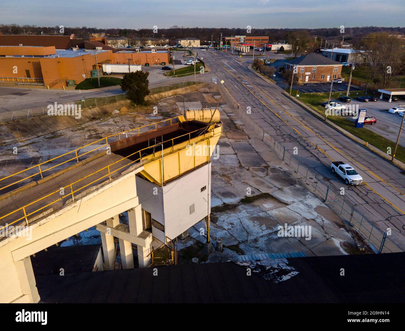 Lo stabilimento di cemento a lunga chiusura di Mattis e Old Tesson Ferry Roads nella contea di St. Louis, Missouri USA. Foto Stock