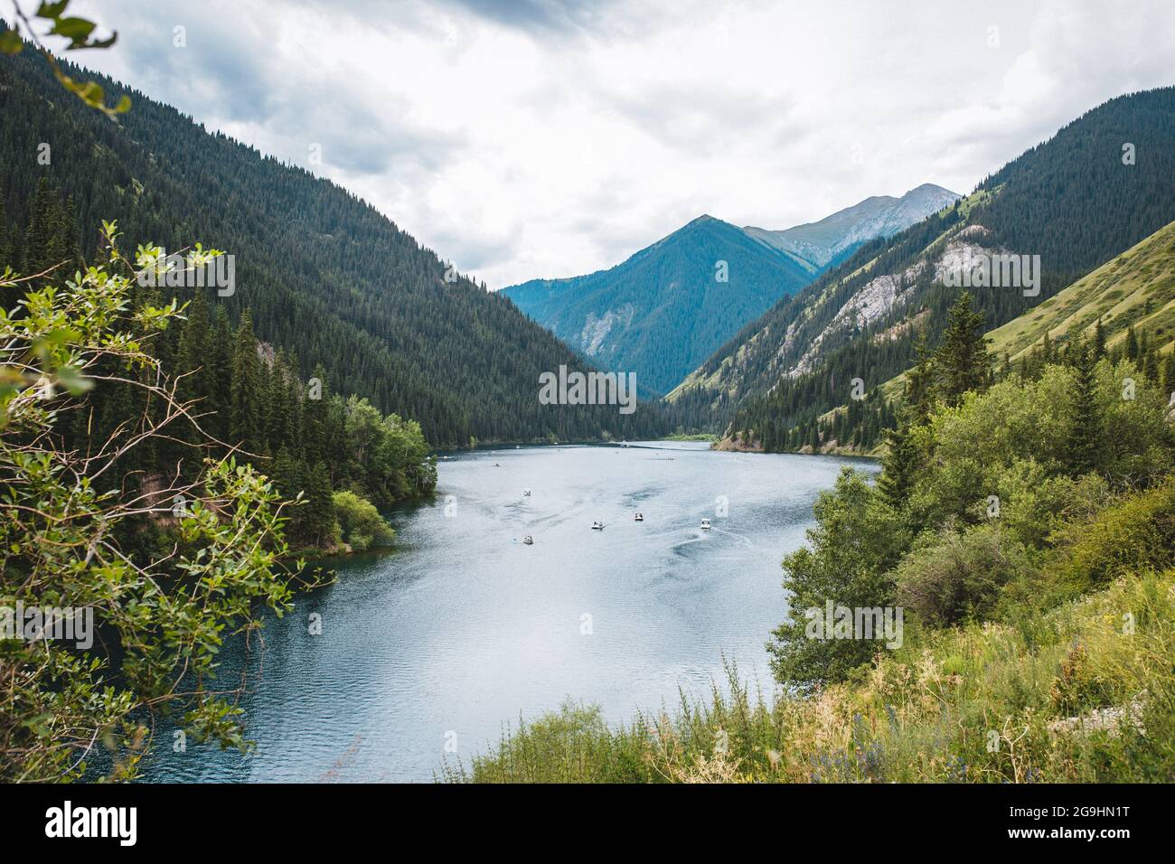 Il lago Kolsai è un parco naturale nazionale in Kazakistan Foto Stock