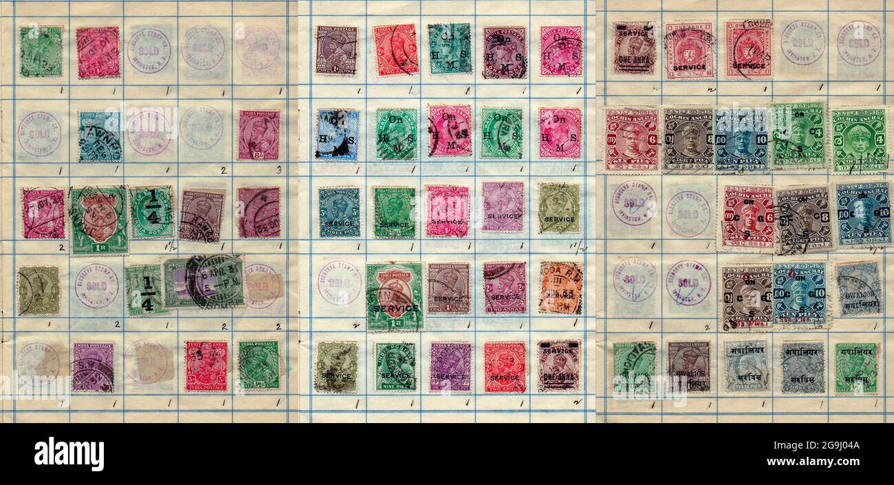 Una collezione di vecchi francobolli e di entrate dall'India il posto di Anchal era il servizio postale iniziato nel regno di Travancore e Cochin prima dell'indipendenza dell'India Filatelia è lo studio dei francobolli e della storia postale. Foto Stock