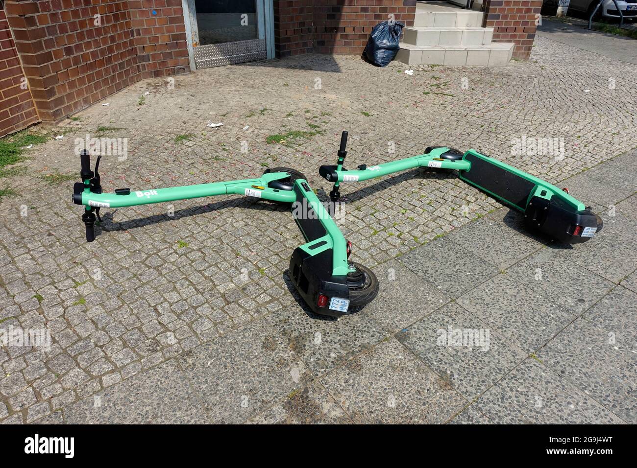 Cadere su bullone e-scooter a Berlino Foto Stock