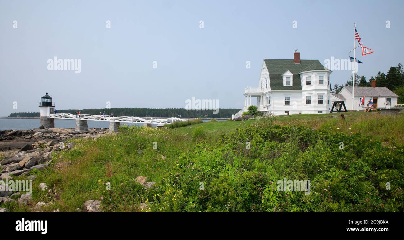 Faro di Marshall Point (1857 attuale torre 1832) e la casa dei custodi a Port Clyde, Maine. Era una scena nel film Forest Gump. Mostra la casa dei custodi Foto Stock