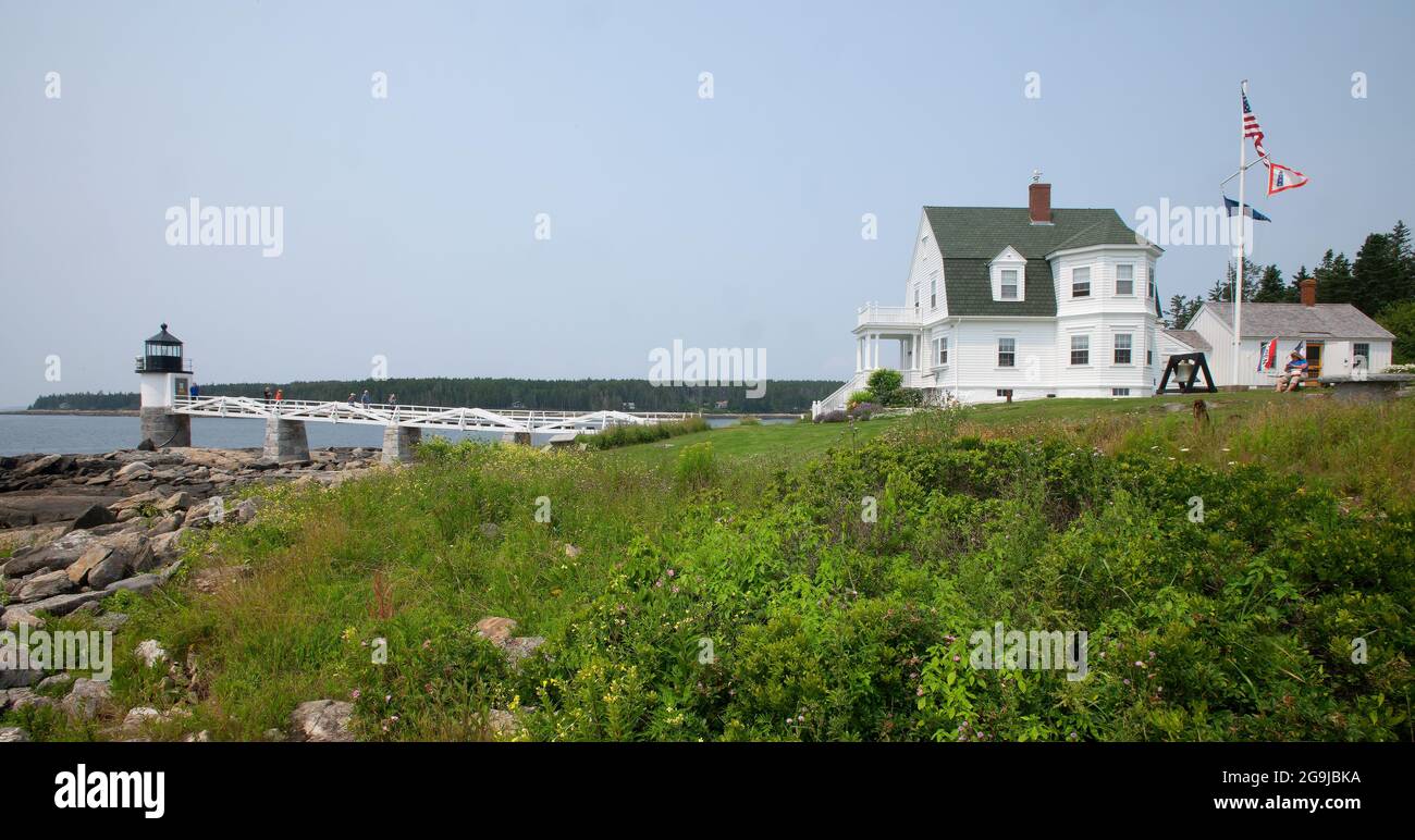 Faro di Marshall Point (1857 attuale torre 1832) e la casa dei custodi a Port Clyde, Maine. Era una scena nel film Forest Gump. Mostra la casa dei custodi Foto Stock Faro di Marshall Point (1857 attuale torre 1832) e la casa dei custodi a Port Clyde, Maine. Era una scena nel film Forest Gump. Mostra la casa dei custodi Foto Stock