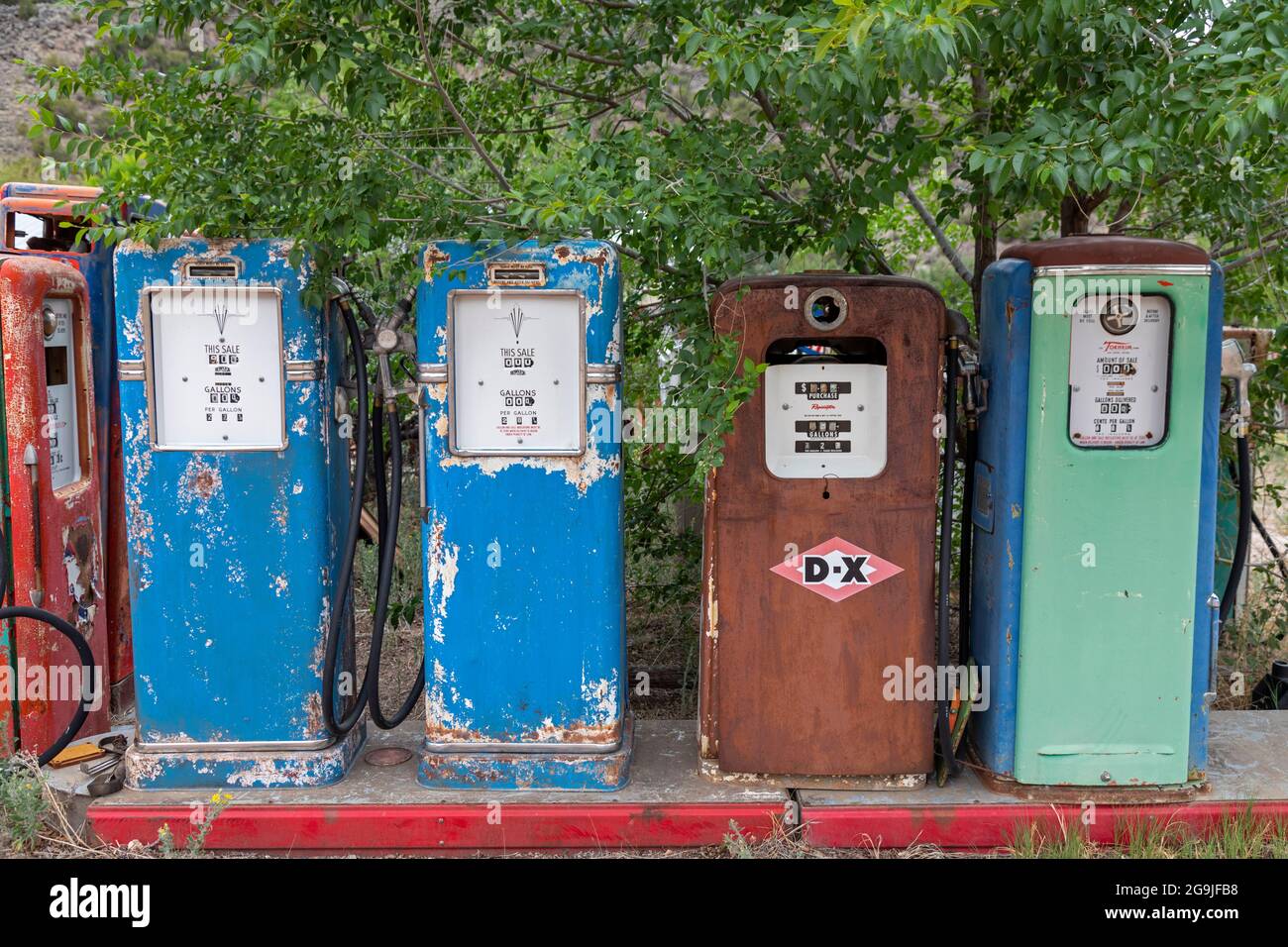 Embudo, New Mexico - il Museo del gas Classico, una collezione di pompe di gas antiche e altri manufatti provenienti dall'America stradale. La collezione è l'opera Foto Stock