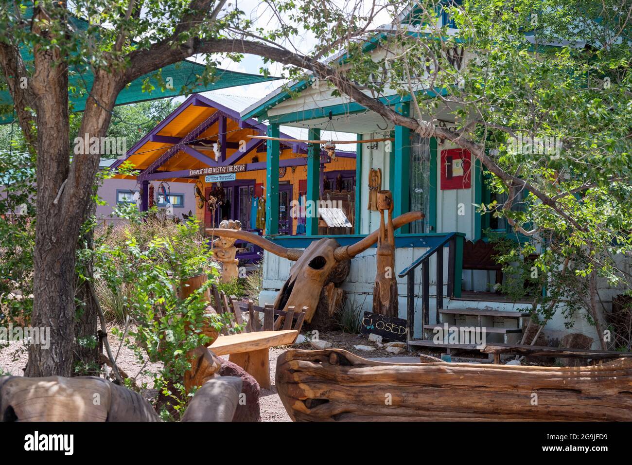 Madrid, New Mexico - una piccola città piena di negozi d'arte e altre attrazioni turistiche sulla strada panoramica nazionale del Turquoise Trail tra Albuquerque Foto Stock