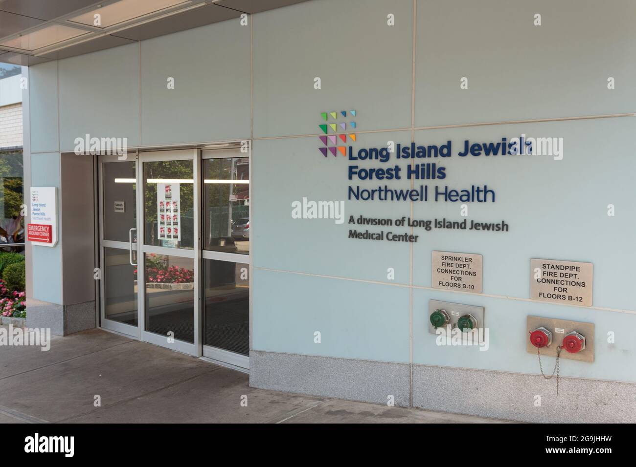 Ingresso principale del Long Island Jewish Forest Hills Hospital in Forest Hills, Queens, New York, una filiale del Long Island Jewish Medical Center Foto Stock