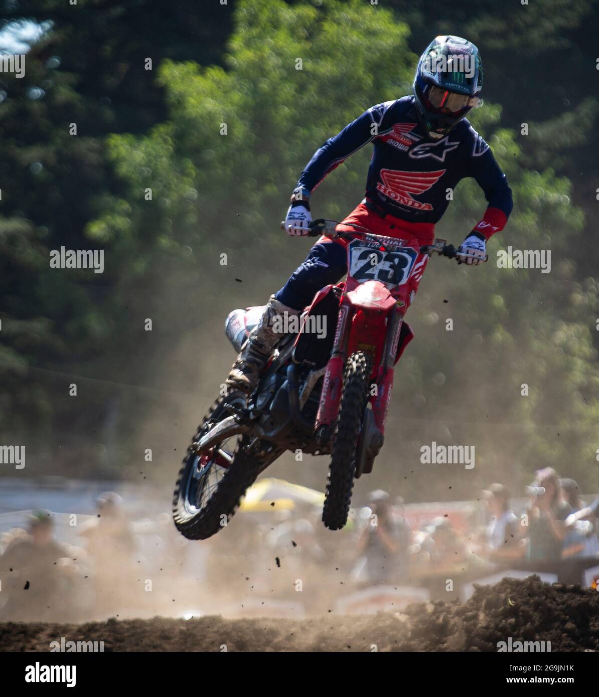 LUG 24 2021 Washougal, WA USA Team Honda HRC Chase Sexton (23) prende aria nella sezione 34 durante il campionato Lucas Oil Pro Motocross Washougal 450 al Washougal MX Park Washougal, WA Thurman James/CSM Foto Stock