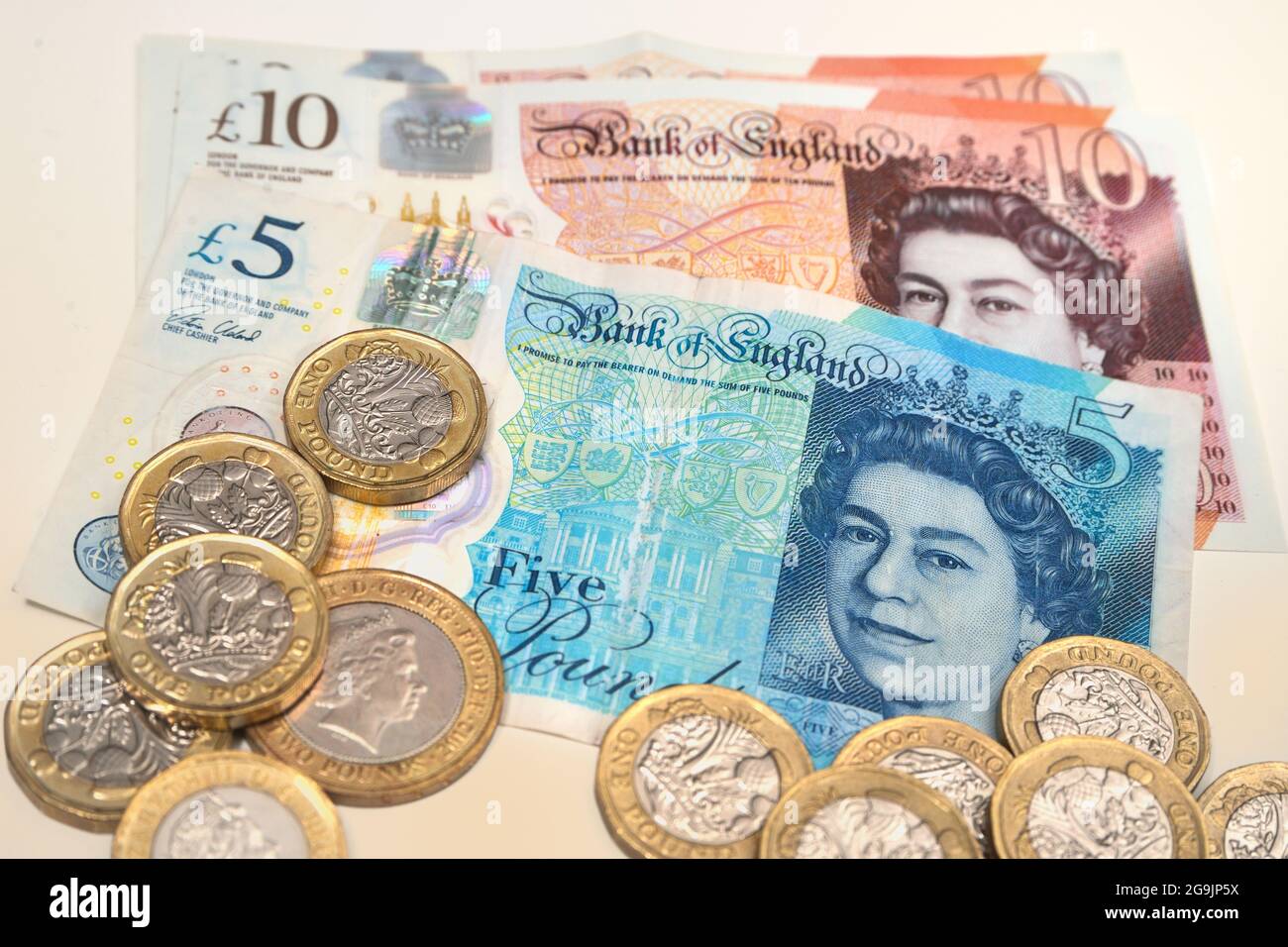 Monete in sterline britanniche e banconote 2021 Foto Stock