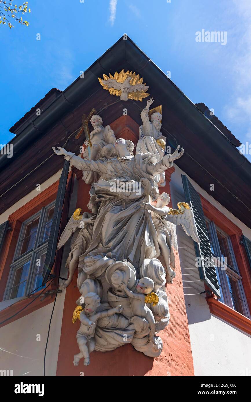 Statue di santi su una casa d'angolo, Bamberga, alta Franconia, Baviera, Germania Foto Stock