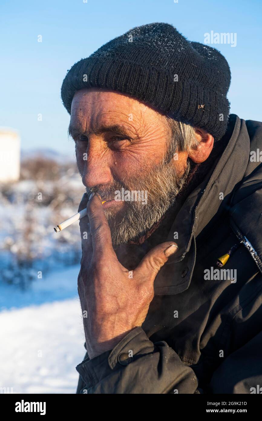 Eremit vive in un villaggio abbandonato, Road of Bones, Sakha Republic, Yakutia, Russia Foto Stock Eremit vive in un villaggio abbandonato, Road of Bones, Sakha Republic, Yakutia, Russia Foto Stock