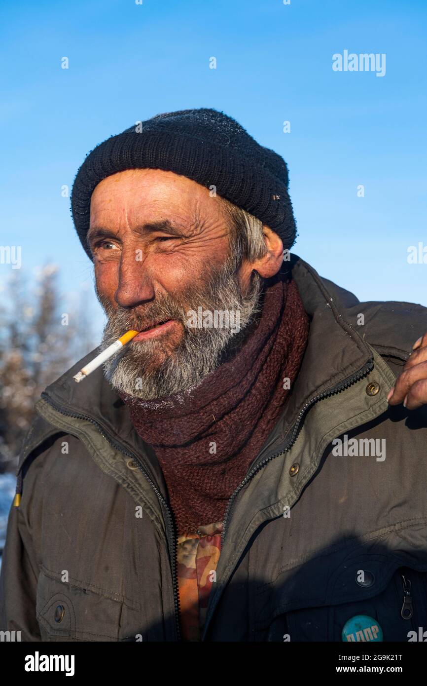 Eremit vive in un villaggio abbandonato, Road of Bones, Sakha Republic, Yakutia, Russia Foto Stock Eremit vive in un villaggio abbandonato, Road of Bones, Sakha Republic, Yakutia, Russia Foto Stock
