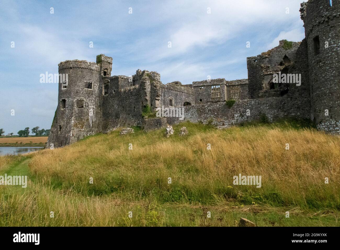 Carew Castle & Tidal Mill Pembrokeshire, Galles. Foto Stock