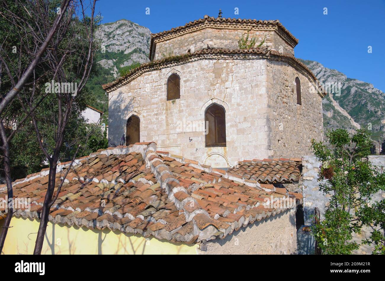 La vecchia Moschea nel Castello di Kruja è un piccolo tempio Bektashi chiamato Dollma Teqe Foto Stock