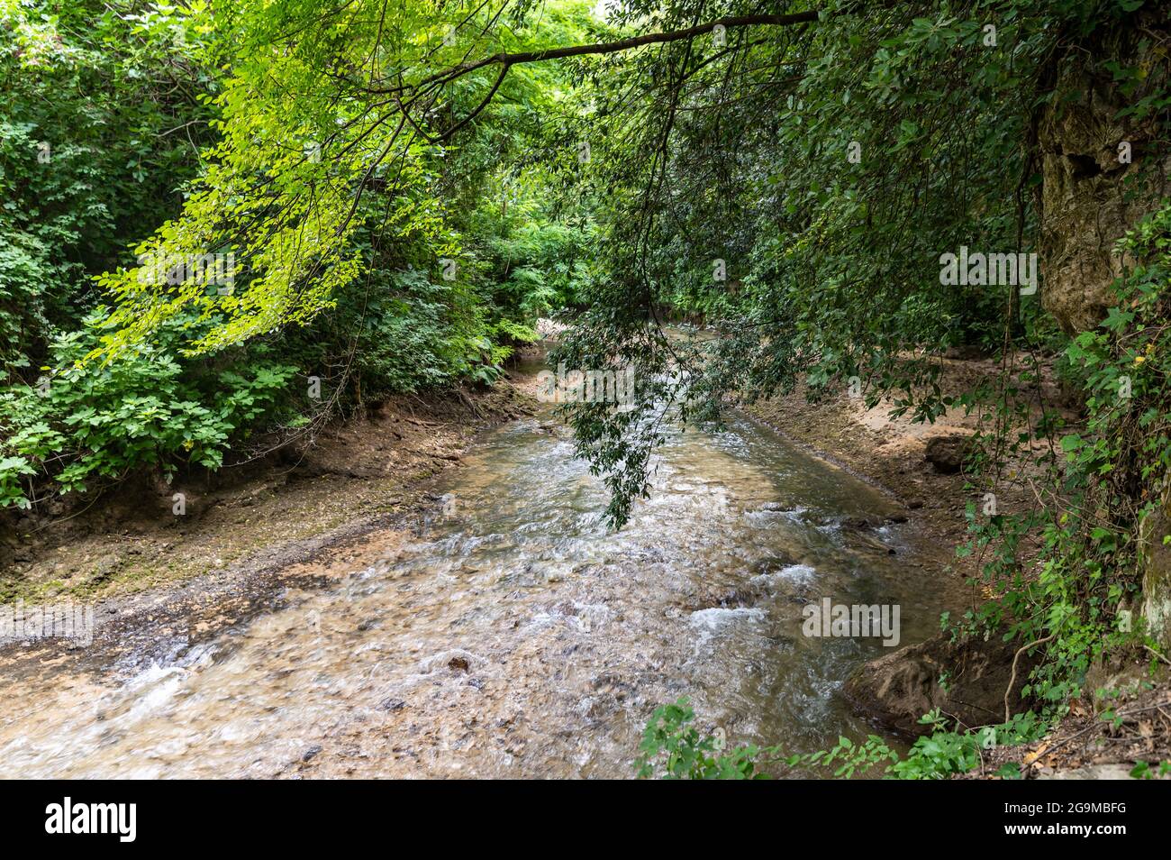 bleck fiume dopo cascata di marmo a terni Foto Stock