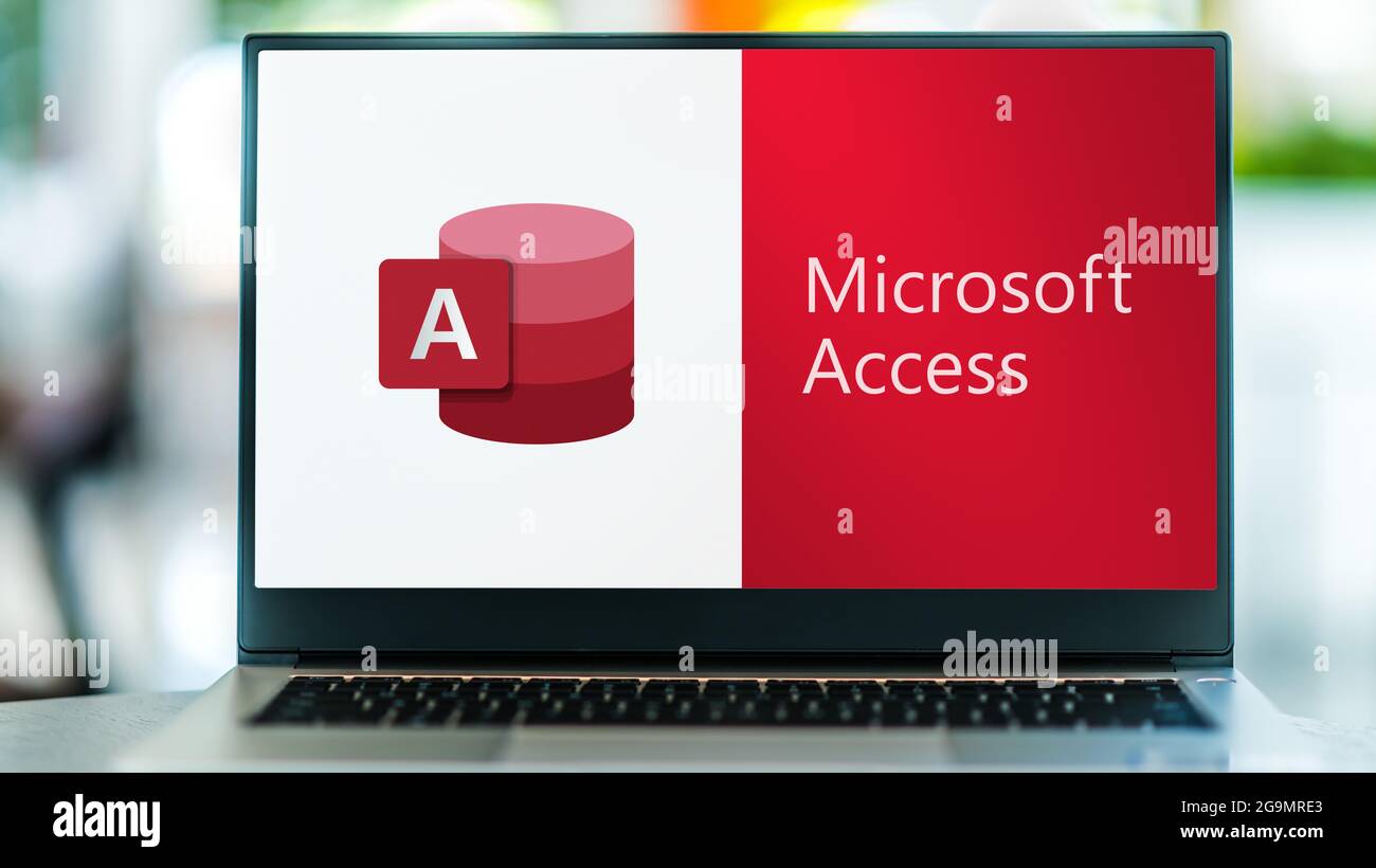 POZNAN, POL - 3 LUGLIO 2021: Computer portatile che visualizza il logo di Microsoft Access, un sistema di gestione di database (DBMS) di Microsoft Foto Stock