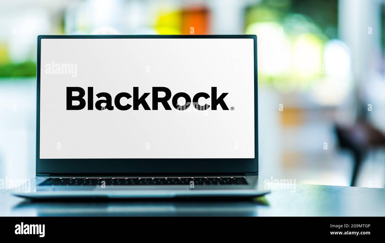 POZNAN, POL - 3 LUGLIO 2021: Computer portatile con logo di BlackRock, Inc., una multinazionale americana di gestione degli investimenti con sede a NE Foto Stock