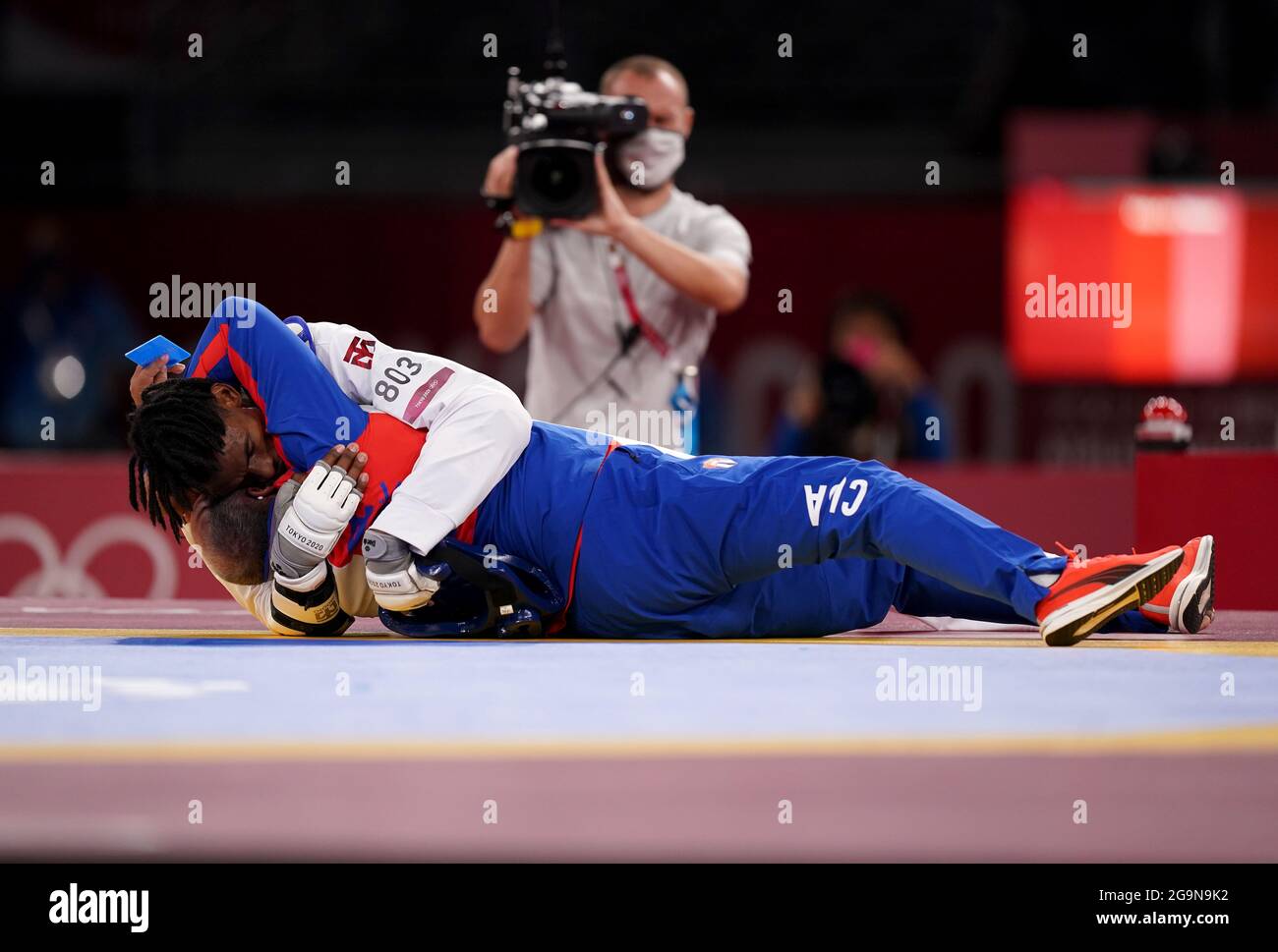 Rafael Yunier Alba Castillo di Cuba in azione con il sole cinese Hongyi durante il Concorso Mens +80kg di medaglia di bronzo alla Makuhari Messe Hall A, il quarto giorno dei Giochi Olimpici di Tokyo 2020 in Giappone. Data immagine: Martedì 27 luglio 2021. Foto Stock